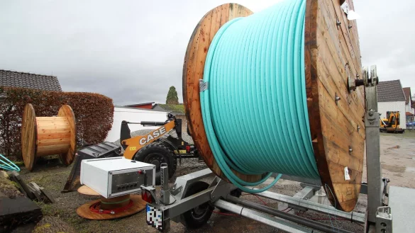 Auf gro&szlig;en Rollen kommt das Baustellenmaterial f&uuml;r den Breitbandausbau der Sewikom, wie dieses Bild aus dem Archiv &ndash; hier stellvertretend f&uuml;r den Ausbau in D&ouml;rentrup &ndash; zeigt.&nbsp; - &copy; Jens Rademacher