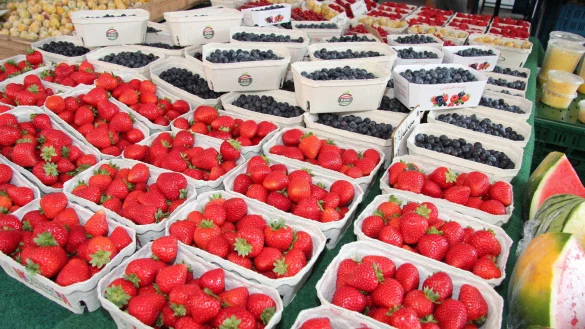Erdbeeren auf einem Wochenmarkt in Lippe.&nbsp; - &copy; Symbolfoto: Cordula Gr&ouml;ne