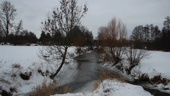 Tritt die Bega bei der Schneeschmelze wieder &uuml;ber die Ufer? Das m&uuml;ssen die kommenden Tage zeigen. - &copy; Katrin Kantelberg