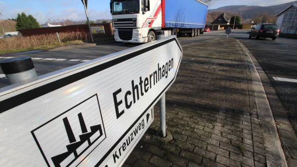 Die Lkw rollen vom Kreuzweg aus auch h&auml;ufig &uuml;ber die Stra&szlig;e "Auf dem Bruche". Das soll sich &auml;ndern. - &copy; Archivfoto: Jens Rademacher