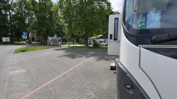 Der Wohnmobil-Stellplatz am Heinrich-Drake-Platz in Bad Meinberg. - &copy; Jost Wolf