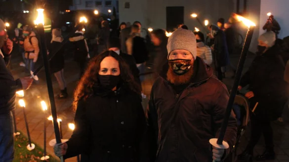 Lena Weimann und Sascha Zeller von der E.L.I.A. Gemeinde haben den Fackel-Zug mit ins Leben gerufen. Archivbild. - © Sandra Castrup