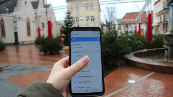 Hier auf dem Lagenser Marktplatz funktioniert das Freifunk-WLAN gut. - &copy; Nadine Uphoff