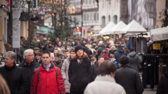 Volle Innenstadt zur Weihnachtszeit: Ein Beirat soll das Marketing f&uuml;r Detmold k&uuml;nftig verbessern. - &copy; Torben Gocke