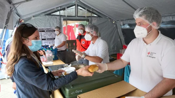 DRK im Einsatz - &copy; Foto: Thomas Frey/dpa