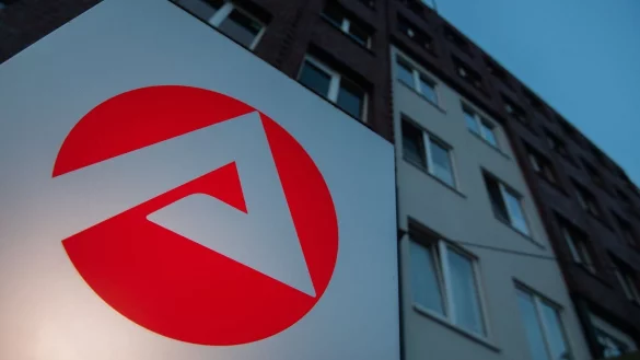 Umschulung von Besch&auml;ftigten - &copy; Foto: Julian Stratenschulte/dpa