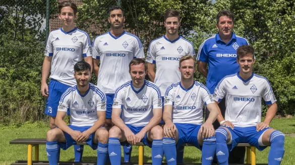 Neuzug&auml;nge des SC Bad Salzuflen 2017/2018: (v.l. unten): Murat Akinci, Andreas Benzel, Adam Lenard, Thomas Pries (v.l. oben): Mike Z&uuml;nd, Dogan Ay, Thomas Janzen und Trainer Miron Tadic. - &copy; Egon Penner