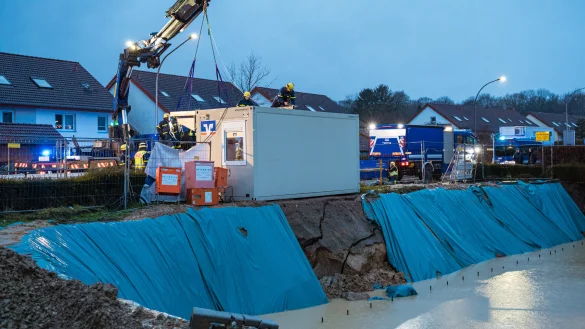 Die W&auml;nde der Baugrube drohten wegzusacken. - &copy; FreitagTV/Stock