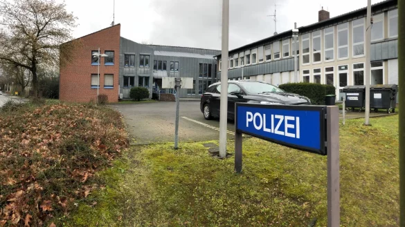 Neuer Verdacht: Gegen einen bei der Polizei in Bad Salzuflen besch&auml;ftigten Kriminalbeamten l&auml;uft eine Strafanzeige wegen Strafvereitelung im Amt. Der Beamte ist derzeit nicht im Dienst und muss sich zudem einem Disziplinarverfahren stellen. - &copy; Thomas Reineke