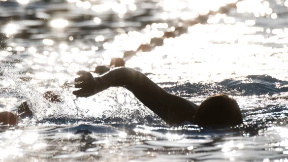 Wenig Ansteckungsgefahr beim Baden - &copy; Foto: Julian Stratenschulte/dpa