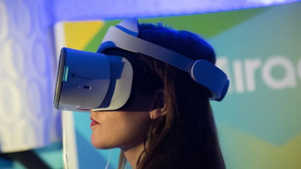 VR-Brille Mirage Solo - &copy; Foto: Andrea Warnecke/dpa-tmn