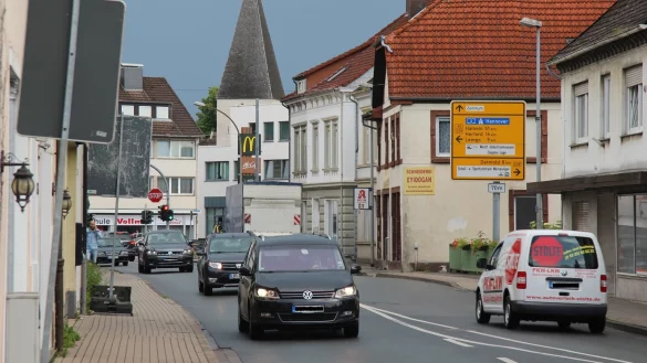 Stadteinw&auml;rts soll langsamer gefahren werden: Daf&uuml;r setzen sich die Christdemokraten in ihrem Antrag ein, der am kommenden Donnerstag im Ausschuss f&uuml;r &ouml;ffentliche Ordnung, Sicherheit und Feuerwehr behandelt wird.&nbsp; - &copy; Wolfgang Becker