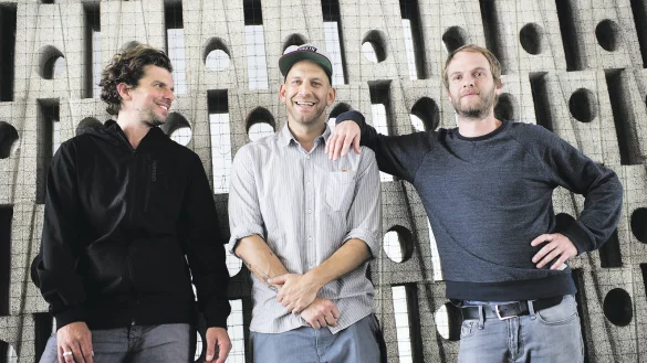 R&uuml;diger Linhof (v.l.), Florian Weber und Peter Brugger von der Indie-Rock-Gruppe Sportfreunde Stiller. - &copy; dpa