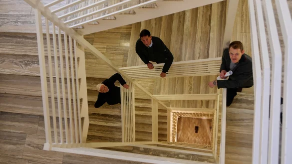 Die Besitzer des Objektes Lange Stra&szlig;e 78, Josef Nipen (links) und Andreas Kunz (Mitte) und der Expansionsleiter von Careunities Nick Klaasen (rechts) kurz nach der Mietvertragsunterzeichnung. 
- &copy; Till Sadlowski