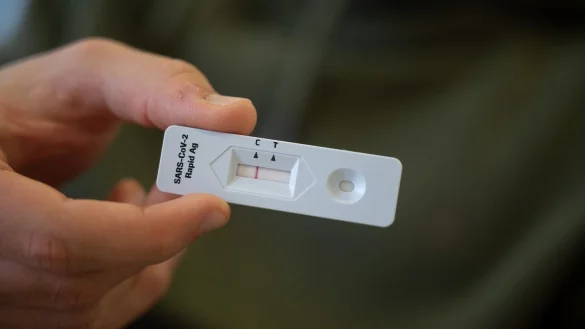 Corona-Schnelltest - &copy; Foto: Sebastian Gollnow/dpa