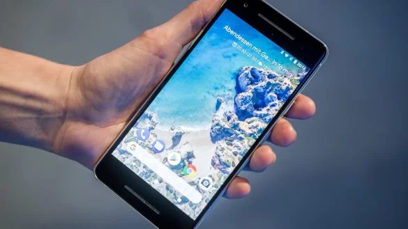 Googles Pixel 2 - &copy; Foto: Alexander Heinl/dpa-tmn