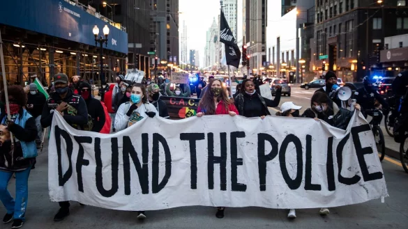 Protest - &copy; Foto: Ashlee Rezin Garcia/Chicago Sun-Times/AP/dpa