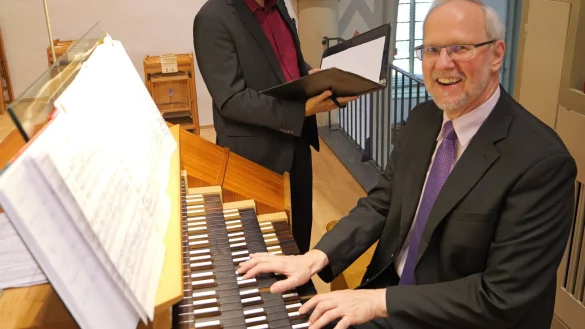 Lemgoer Sommerkonzert mit dem "Duo Himmelst&ouml;ne". Bariton Andreas Elias Post und Organist Thorsten Andreas Pech brilliern mit "Sonnenges&auml;ngen" der Romantik an der gro&szlig;en Orgel von St. Marien. - &copy; Thomas Kr&uuml;gler