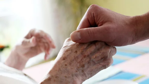 Diskussion um Pflegebonus - &copy; Foto: Oliver Berg/dpa/dpa-tmn