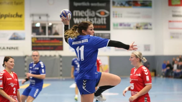 Bald wieder für die HSG Blomberg-Lippe auf Rechtsaußen unterwegs: Lisa Bormann-Rajes, hier beim Charity-Spiel im November vergangenen Jahres. - © Paul Cohen