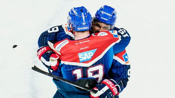 Jubel - &copy; Foto: Uwe Anspach/dpa