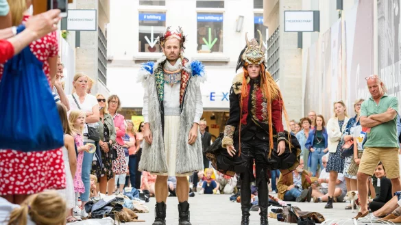 Das Kulturteam der Stadt Detmold lädt für Samstag, 19. April, zur Langzeit-Performance der niederländischen Theatergruppe Zwermers in den Hangar 21 ein. - © Jostijn Ligtvoet