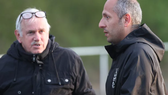 Wieder in einer Spielklasse: Erhan Eksioglu von Ditib (rechts) und Karl Schmid von CSL Detmold. - &copy; Sebastian Lucas