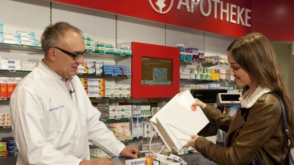 Der j&auml;hrliche Tag der Apotheke am 7. Juni bietet sich an, um seine Hausapotheke &uuml;berpr&uuml;fen zu lassen. - &copy; ABDA