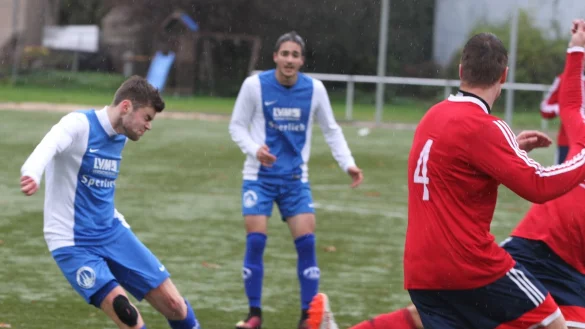 Den Abschluss suchend: Die Reserve des TBV Lemgo zeigte sich schon am ersten Spieltag in guter Verfassung. - &copy; Archiv: Sebastian Lucas