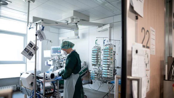 Auch für OWL erwarten Mediziner in den nächsten Wochen wieder vollere Intensivstationen.  - © picture alliance/dpa