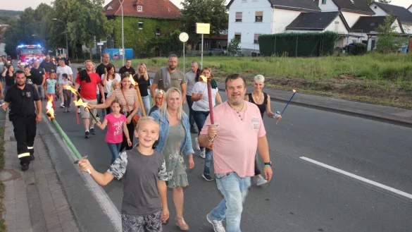 &nbsp;Immer mehr Menschen schlossen sich an, die Z&uuml;ge &ndash; hier ein Foto von der Herforder Stra&szlig;e &ndash; wurden immer l&auml;nger.&nbsp; - &copy; Jens Rademacher