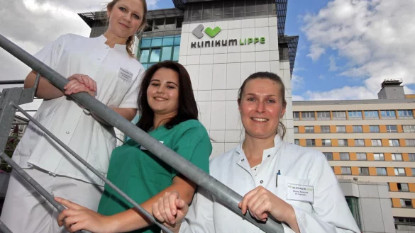 Angehende &Auml;rztinnen: (von links) Ieva Sakalauskaite aus Litauen, Monica Jula aus Rum&auml;nien und Bettina Reinhardt, die in G&ouml;ttingen studiert, absolvieren den praktischen Teil ihrer Ausbildung am Klinikum Lippe. - &copy; Bernhard Preuss
