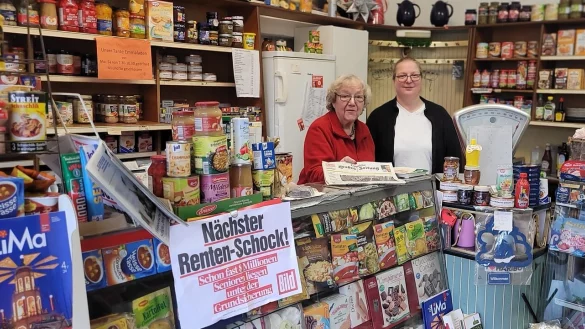 Hildegard und Anja Limberg sind die Tante Emmas aus Leese. - © Katrin Kantelberg