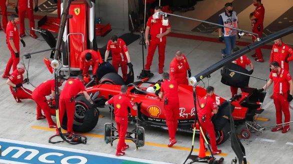 Formel-1-Crew - &copy; Foto: Yuri Kochetkov/Pool EPA/AP/dpa