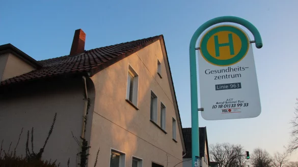 M&uuml;ssen weichen: Dieses und ein benachbartes Haus werden an der Heldmanstra&szlig;e abgerissen, um Platz f&uuml;r einen Neubau mit Appartements und Wohngruppe zu machen. - &copy; Stefan Backe