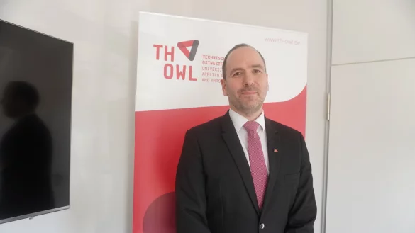 Dr. Markus Sauer (48) tritt Anfang April seine Professur f&uuml;r Erneuerbare Energien und dezentrale Energieversorgung am Fachbereich Umweltingenieurwesen und Angewandte Informatik der TH OWL an. - &copy; TH OWL