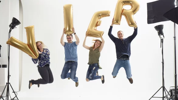 Gestatten, &bdquo;Die Vier von hier&ldquo;: Das Radio-Lippe-Team mit Pia Wagner vom Verkehrsservice, Markus Knoblich, Marie Niemann und Nachrichtenmann Matthias Lehmann geht heute an den Start. - &copy; Privat
