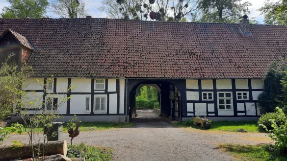 Im Torhaus sollen R&auml;ume restauriert werden, ein gastronomisches Angebot sowie ein barrierefreier Treffpunkt entstehen. - &copy; Beate Sch&auml;fer