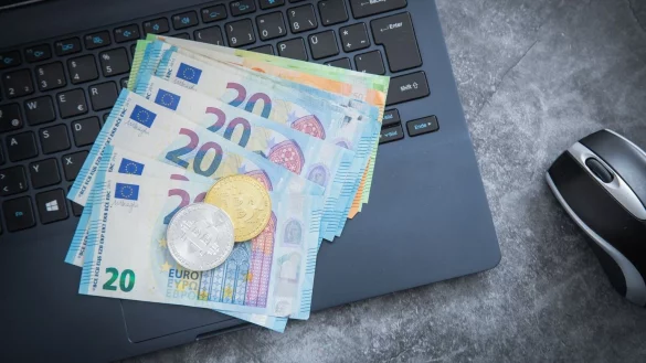 Geld - &copy; Foto: Christin Klose/dpa-tmn