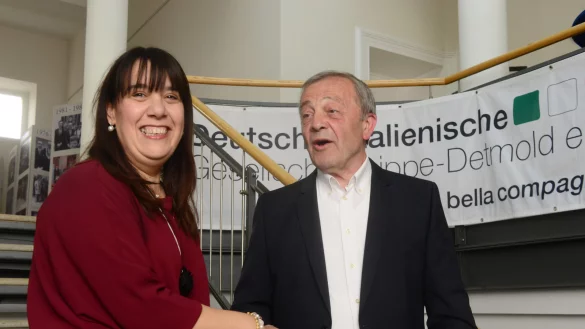 Italienische Begegnung: Referentin Dr. Benedetta Mannino und Antonio Ferrara treffen sich im Rathaus. 
- &copy; Andr&eacute; Gallisch