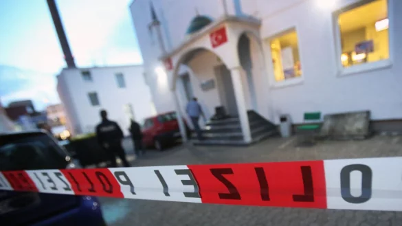 Moschee: Die Polizei sperrte das Gel&auml;nde an der Herforder Stra&szlig;e ab. - &copy; Sarah Jonek