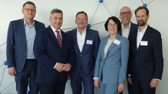 Björn Hartmann (Brasseler), Markus Gürne, Ralf Lutter, Corinna Kronsbein, Klaus Lütkemeier (AGV) und Alexander Bartel (Brasseler) beim Industrieabend. - © Axel Bürger