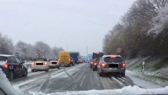Stau auf der B66n in Richtung Asemissen. - © Thomas Reineke