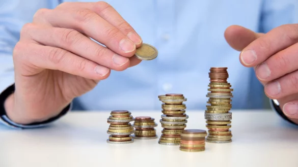 Erspartes Geld - &copy; Foto: Andrea Warnecke/dpa-tmn/dpa