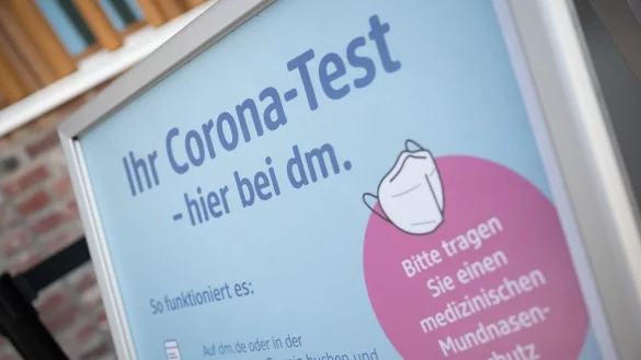 Coronavirus - Schnelltests bei Drogeriemarkt DM - &copy; Foto: Sebastian Gollnow/dpa