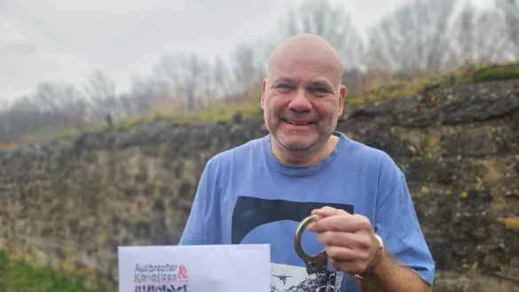 Holger Busch aus L&uuml;gde ist Sozialp&auml;dagoge und Krimi-Spiel-Erfinder. Beides macht der 52-J&auml;hrige mit Leidenschaft. - &copy; Janet K&ouml;nig