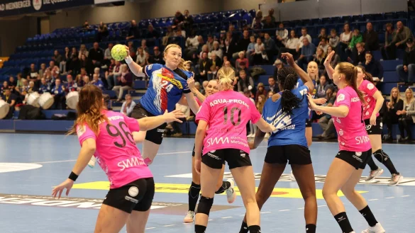 Blombergerin Malina Marie Michalczik holt aus. - &copy; Paul Cohen