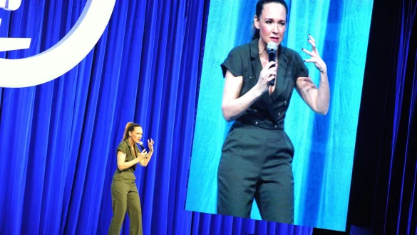 Carolin Kebekus nimmt in der Phoenix-Contact-Arena in Lemgo kein Blatt vor den Mund. - &copy; Nicole Ellerbrake