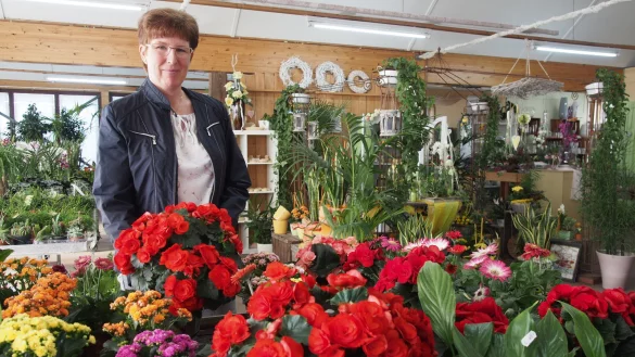 Abschied von der Blütenpracht: Dorien Theodora Roelofs-Jansen gibt ihr Blumengeschäft in Istrup nach 30 Jahren auf. - © Foto: Andreas Barnekow