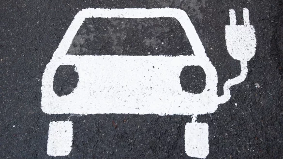 Elektroauto - &copy; Foto: Julian Stratenschulte/dpa